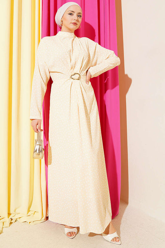 Robe à pois avec détail froncé devant jaune