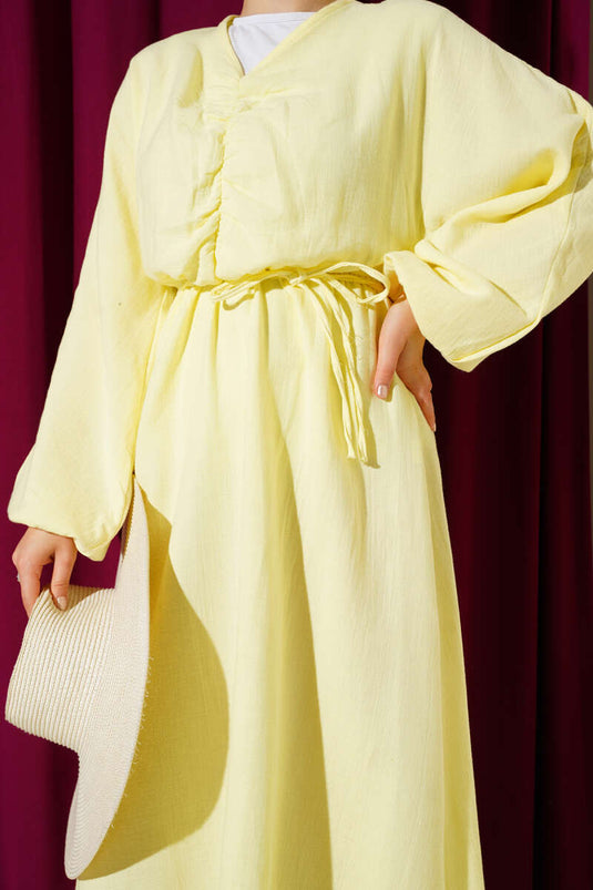 Vestido plisado con encaje en la parte delantera color lima