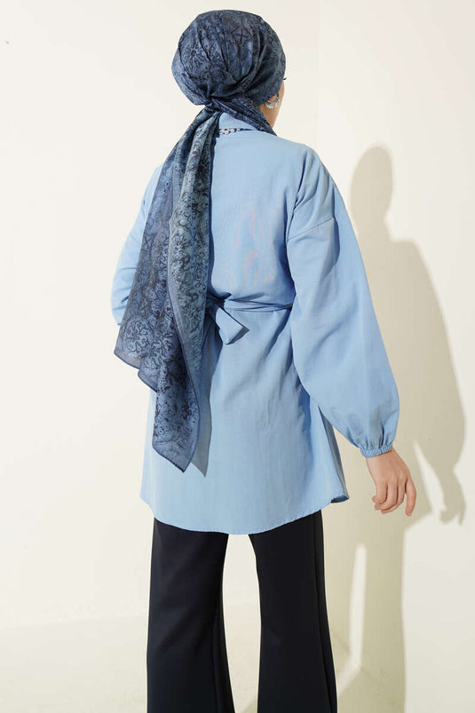 Chemise à nouer croisée devant bleu bébé