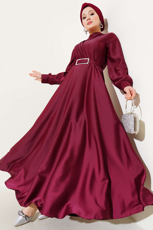 فستان ساتان بطيّات متقاطعة من الأمام بلون خمري