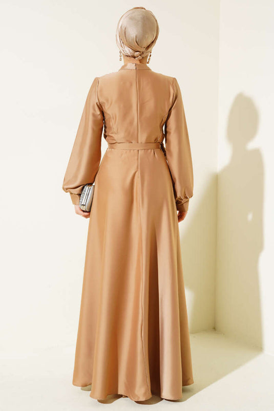 Önü Çapraz Piliseli Saten Elbise Camel