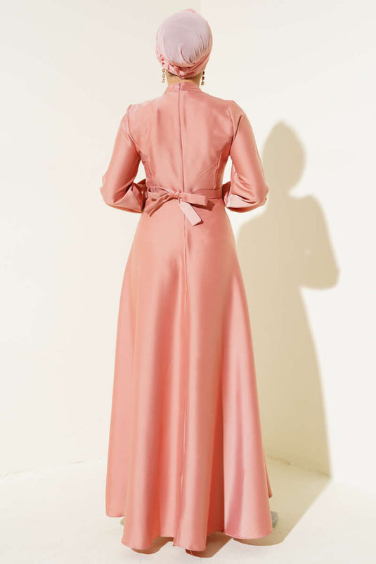 Plisseret satin kjole pulver på tværs