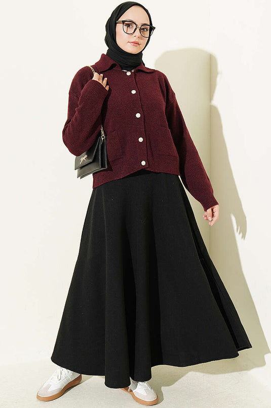 Bordeaux Strickjacke Mit Goldenen Knöpfen Und Fronttasche