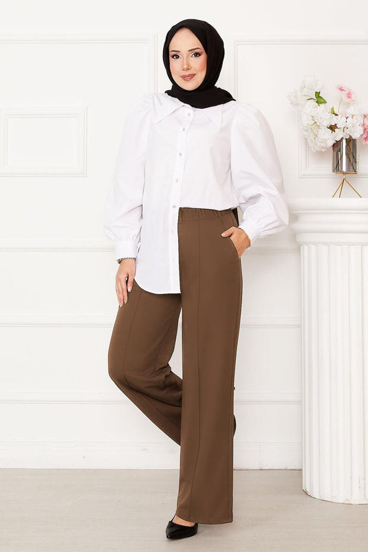 Bruine broek met grasdetail op de voorkant