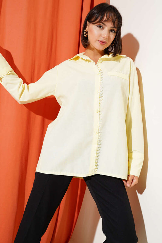 قميص أصفر بتفاصيل دانتيل أمامية