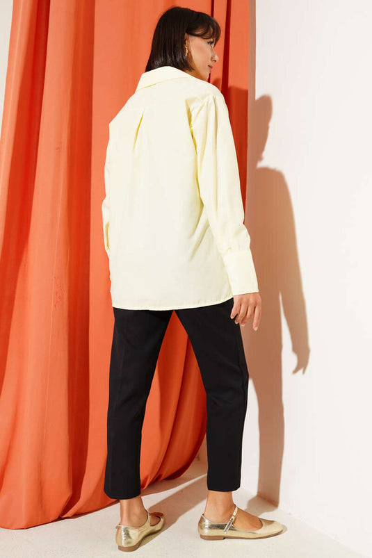 قميص أصفر بتفاصيل دانتيل أمامية