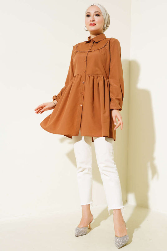 Chemise en dentelle sur le devant Tan