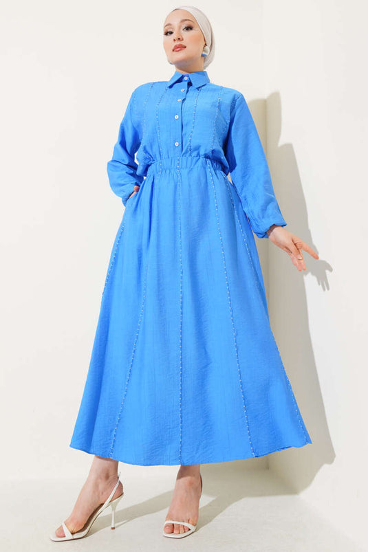 Costume deux pièces avec surpiqûres sur le devant et jupe en Saxe