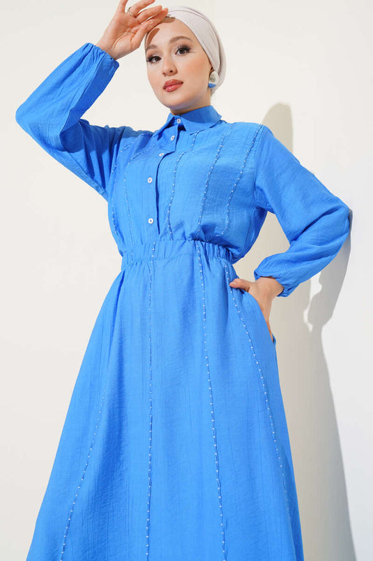 Costume deux pièces avec surpiqûres sur le devant et jupe en Saxe