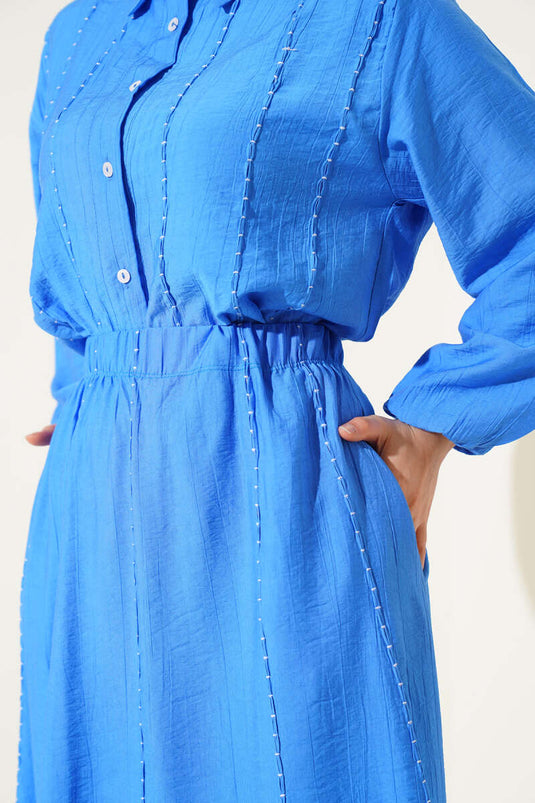 Costume deux pièces avec surpiqûres sur le devant et jupe en Saxe