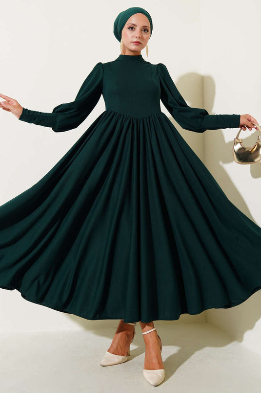 فستان زمردي مطوي بخياطة أمامية على الخصر