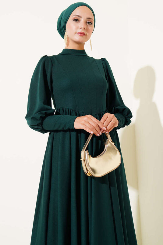 فستان زمردي مطوي بخياطة أمامية على الخصر