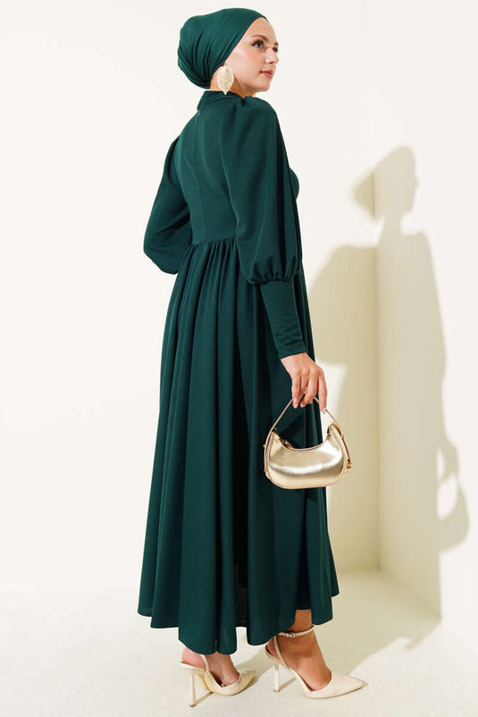 فستان زمردي مطوي بخياطة أمامية على الخصر