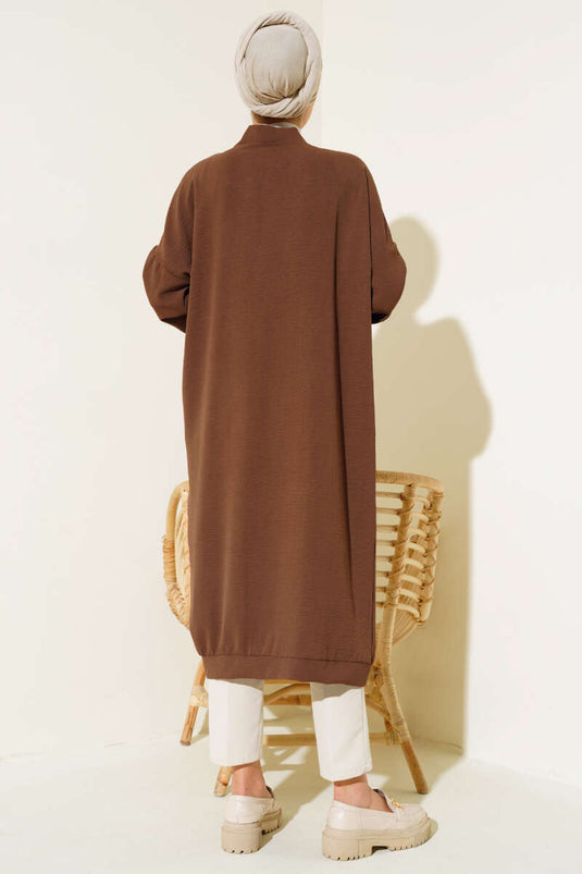 كارديغان طويل بني من أيروبين بأزرار أمامية
