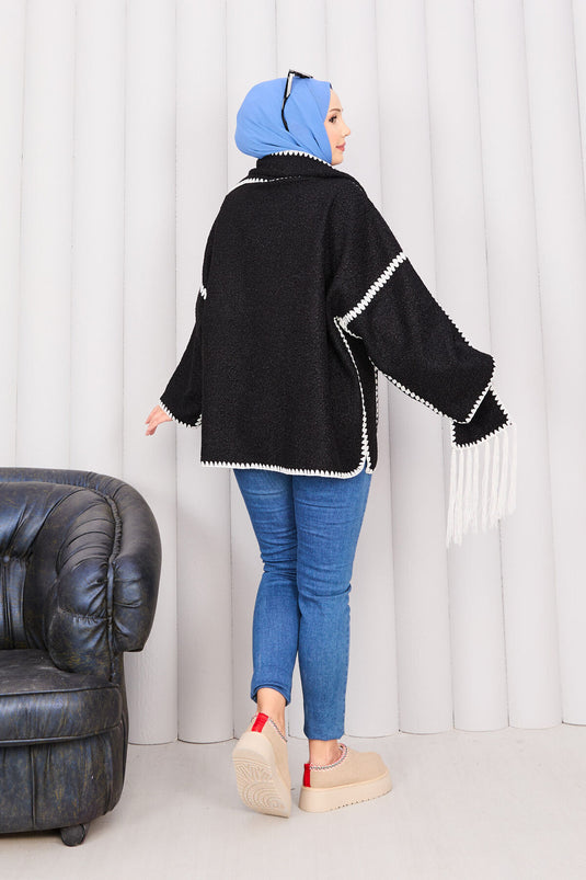 Veste noire à poche boutonnée sur le devant et détail écharpe