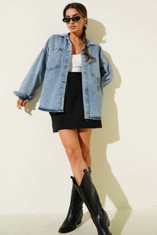 Veste en jean boutonnée avec poches, bleu denim.