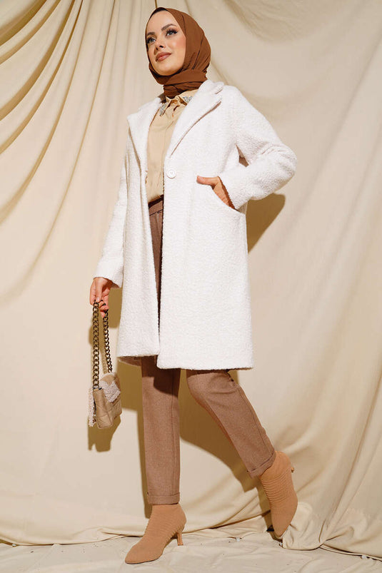 Manteau crème avec poches avant boutonnées