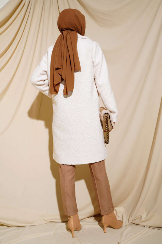 Manteau crème avec poches avant boutonnées