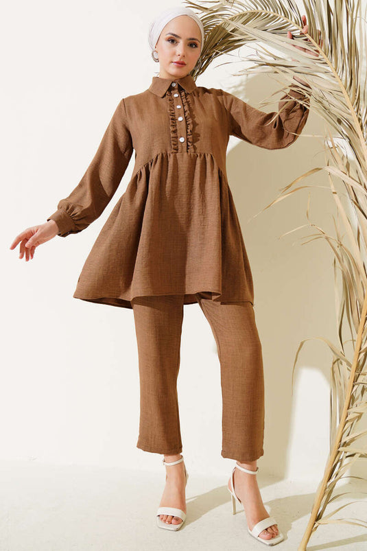 Önü Düğmeli Fırfırlı İkili Takım Kahve