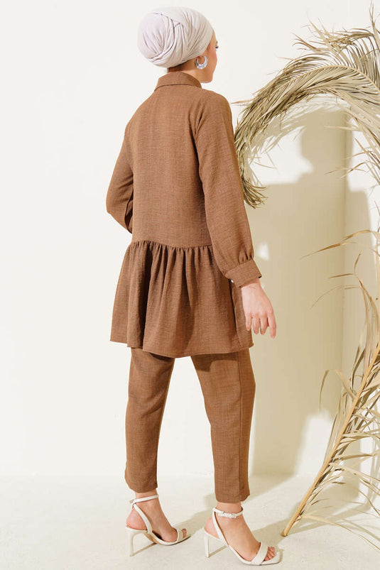 Önü Düğmeli Fırfırlı İkili Takım Kahve