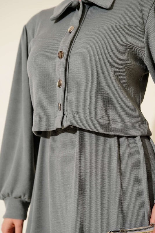 Costume deux pièces boutonné, gris