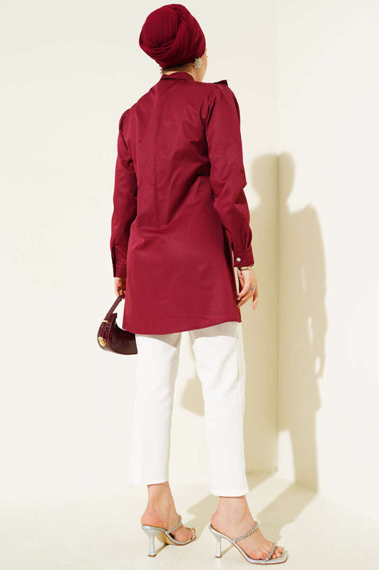 قميص انتقالي بأزرار مخططة بالحجارة من الأمام باللون العنابي