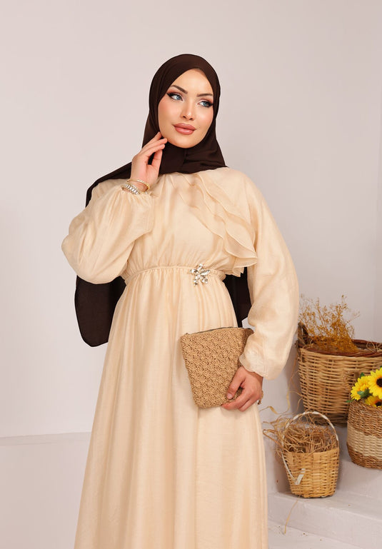 Vestido Modesto Beige Con Volantes Y Detalle De Anudar