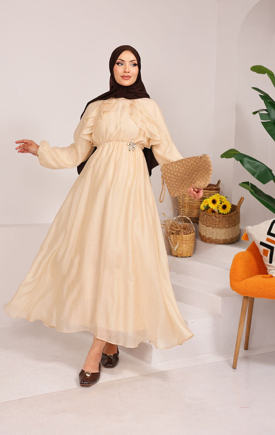 Vestido Modesto Beige Con Volantes Y Detalle De Anudar