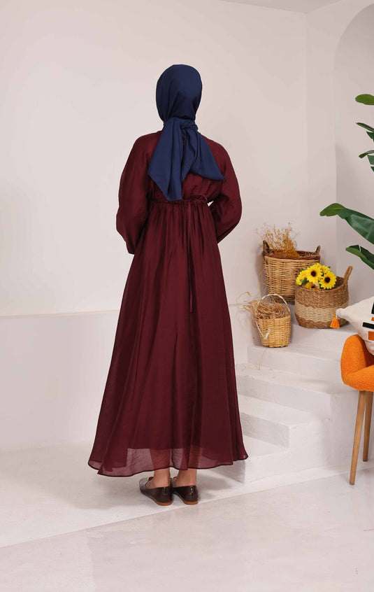 Modest Jurk Met Ruches En Strikdetail Aan De Voorzijde In Mûre