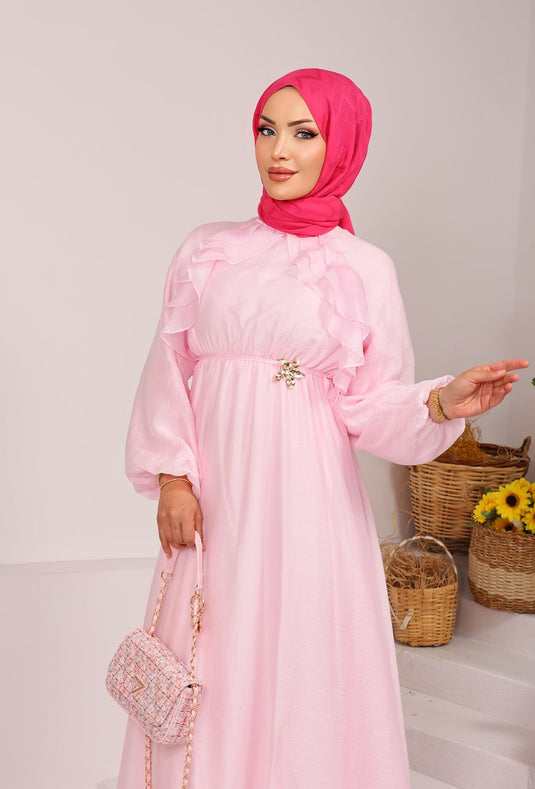 Vestido Modesto Rosa Con Detalle De Lazo Y Volantes En El Frente