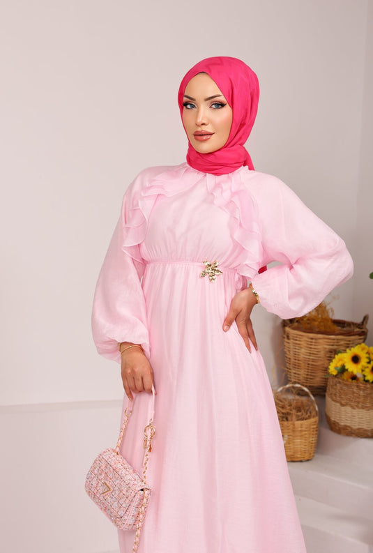 Vestido Modesto Rosa Con Detalle De Lazo Y Volantes En El Frente