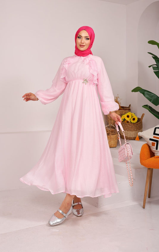 Vestido Modesto Rosa Con Detalle De Lazo Y Volantes En El Frente
