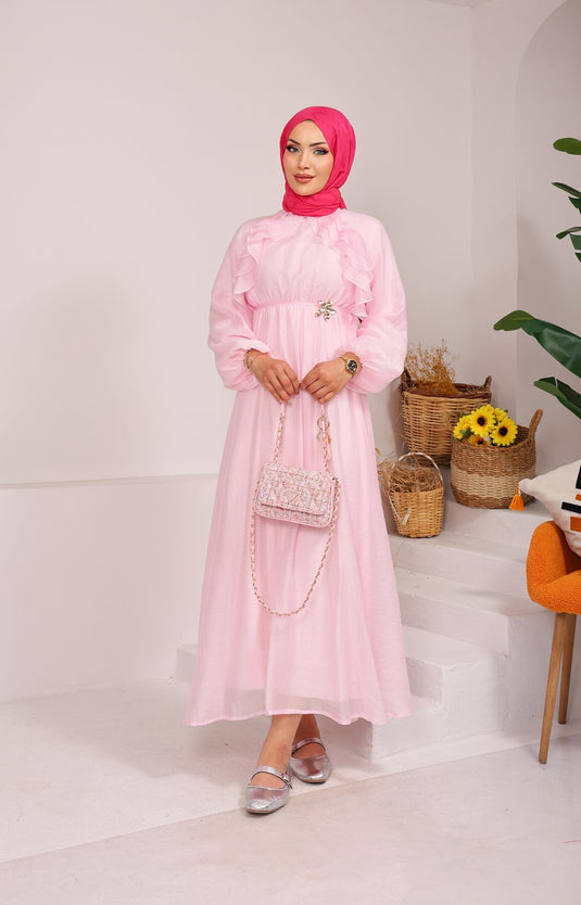 Vestido Modesto Rosa Con Detalle De Lazo Y Volantes En El Frente