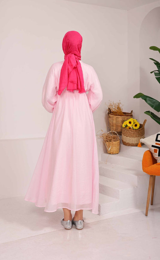 Vestido Modesto Rosa Con Detalle De Lazo Y Volantes En El Frente