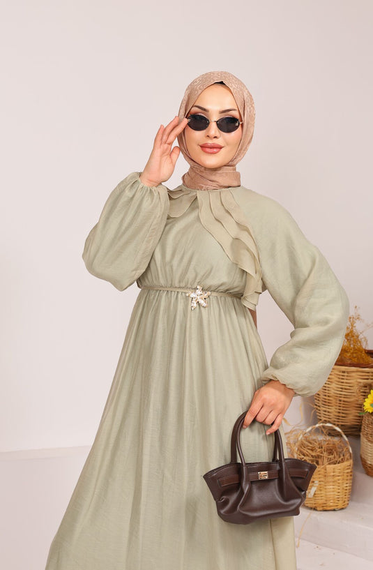 Modest Groene Olive Jurk Met Ruches En Strikdetail Aan De Voorzijde