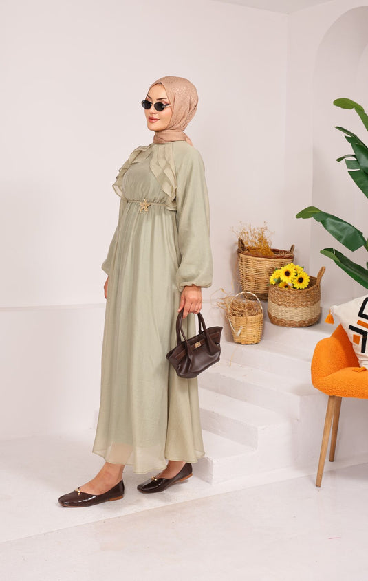 Modest Groene Olive Jurk Met Ruches En Strikdetail Aan De Voorzijde