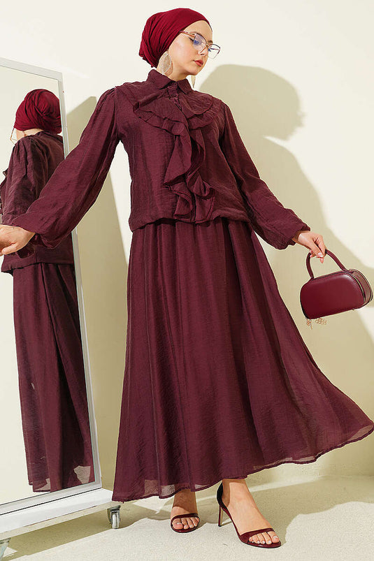 Ensemble deux pièces avec blouse à volants et jupe, couleur mûre