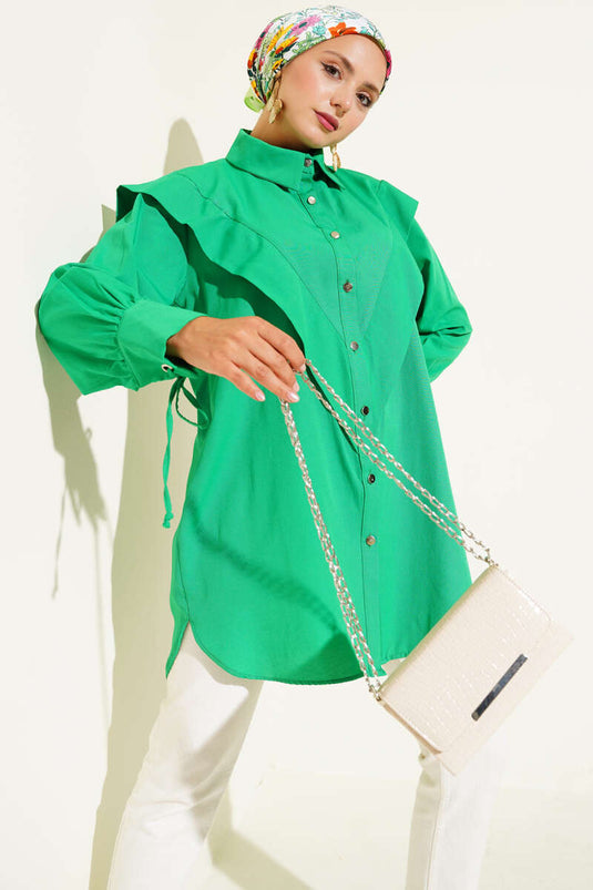 Chemise verte à volants sur le devant et cordon lacé