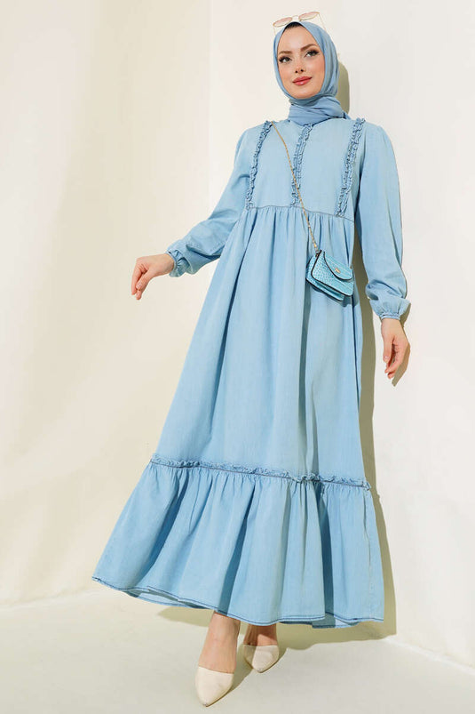 فستان جينز أزرق ثلجي مع كشكشة أمامية