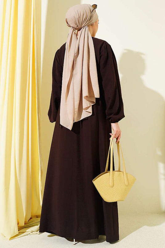 Robe ceinturée à volants marron foncé