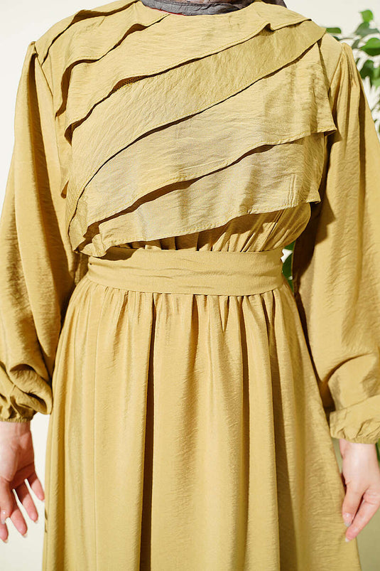 Robe ceinturée à volants vert avocat
