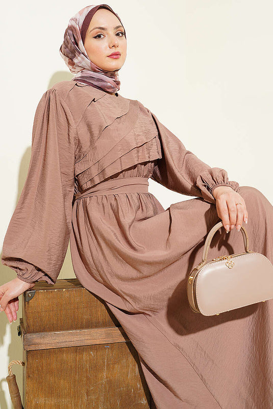 Robe ceinturée à volants couleur vison