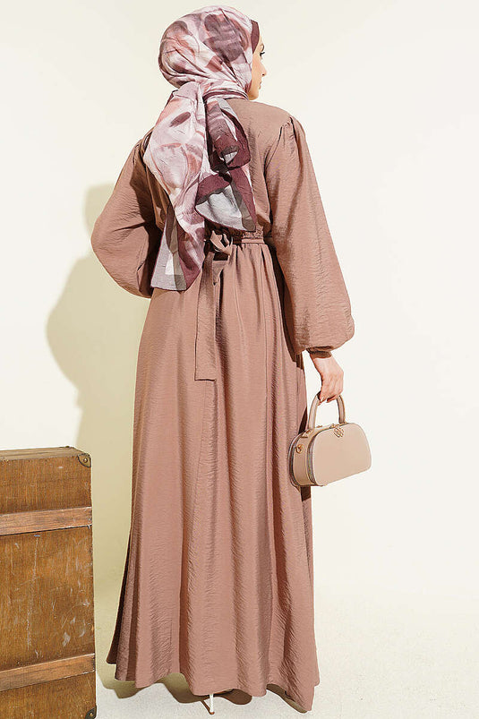 Robe ceinturée à volants couleur vison