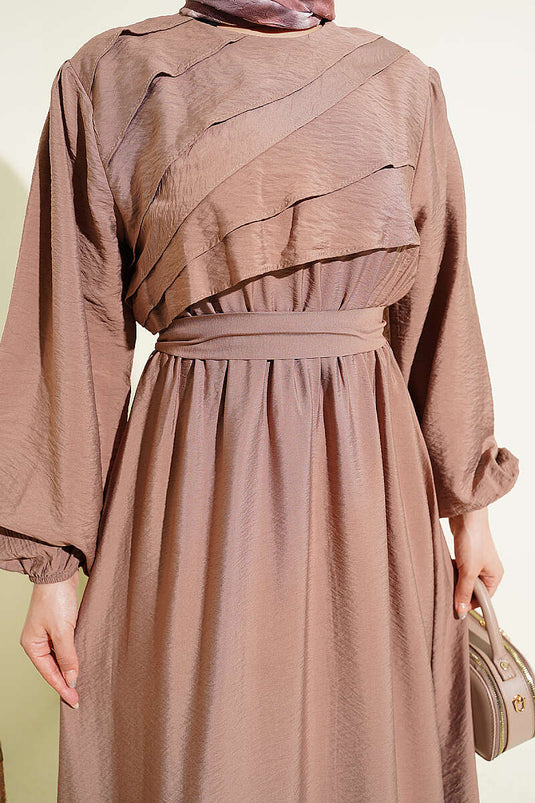 Robe ceinturée à volants couleur vison