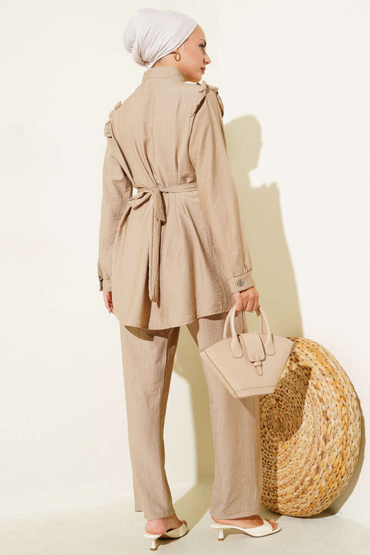 طقم لاتيه مكون من قطعتين مع حزام من الأمام بكشكشة