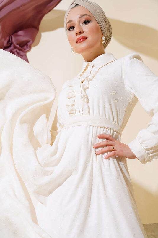 فستان بكشكشة وياقة أمامية إكرو