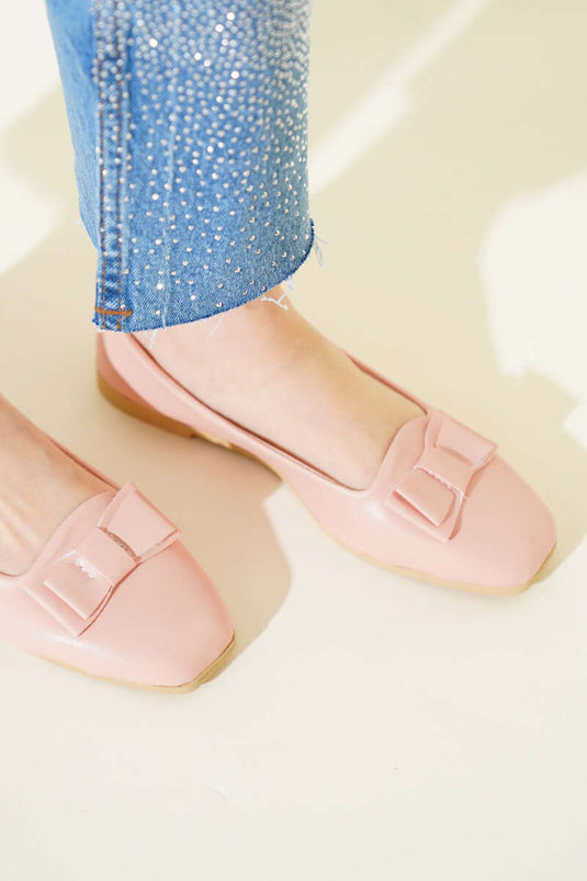 أحذية باليه مسطحة مع فيونكة أمامية بلون بودرة