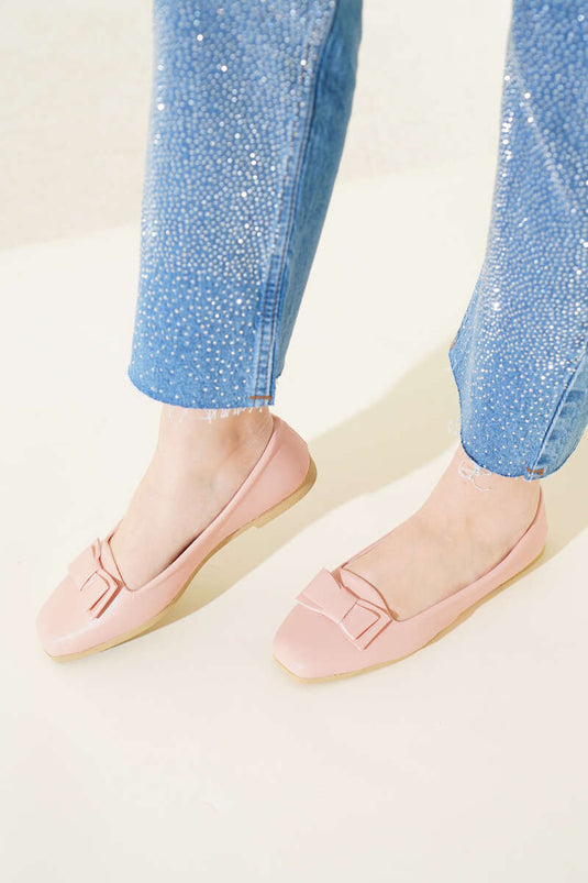 أحذية باليه مسطحة مع فيونكة أمامية بلون بودرة