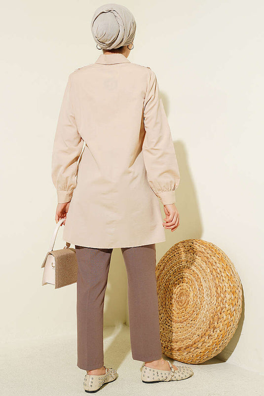 Vorderseite mit Spitzen-Details und Schnürung, Hemd Beige
