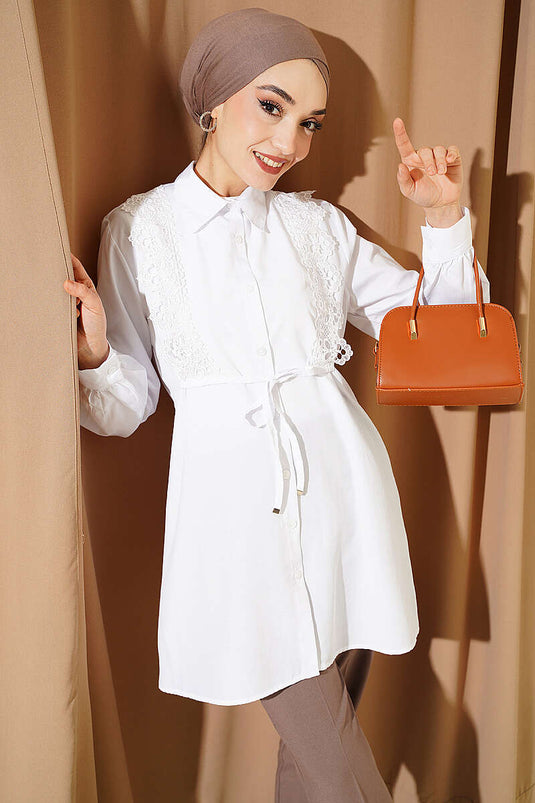 Chemise blanche à lacets avec détail guipure sur le devant